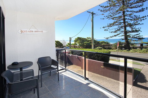 Unit 1 Phoenix Apartments, Coolum Beach - Holiday Sunshine Coast 2