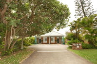 Unit 1/14 Tamarindus Street Marcoola Beach Pet friendly 300 BOND Linen supplied