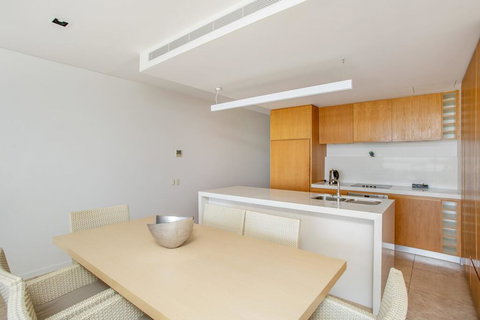 Unit 101 Plantation Resort - Rainbow Beach, Plantation Resort, Second Floor, Aircon, Pool, Spa - Holiday Sunshine Coast 2