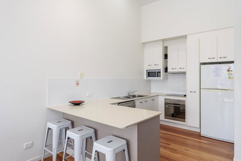 Unit 2 Rainbow Surf - Modern, Double Storey Townhouse With Large Shared Pool, Close To Beach And Shops - Sunshine Coast Tourism 1