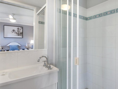 Unit 3 Emerald Shores - Shipping Lane Views! - Sunshine Coast Tourism 2