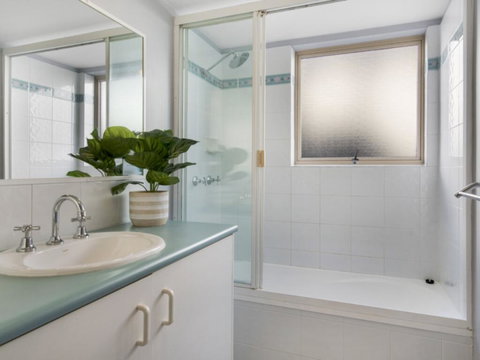Unit 3 Emerald Shores - Shipping Lane Views! - Sunshine Coast Tourism 1