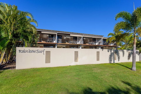 Unit 3 Rainbow Surf - Modern, Double Storey Townhouse With Large Shared Pool, Close To Beach And Shop - Holiday Sunshine Coast 2