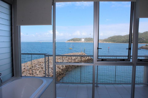 Unit 3302 One Bright Point - Holiday Sunshine Coast 2