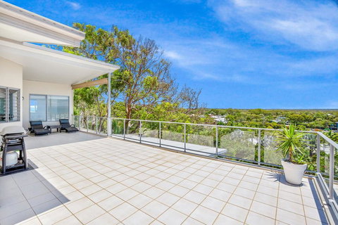 Unit 6 Rainbow Sea - Rainbow Beach, Amazing Ocean Views, Aircon, Wi-Fi, Pool, Walk To Beach - Holiday Sunshine Coast 3