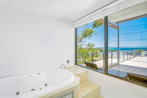 Unit 6 Rainbow Sea - Rainbow Beach, Amazing Ocean Views, Aircon, Wi-Fi, Pool, Walk To Beach - Holiday Sunshine Coast 2
