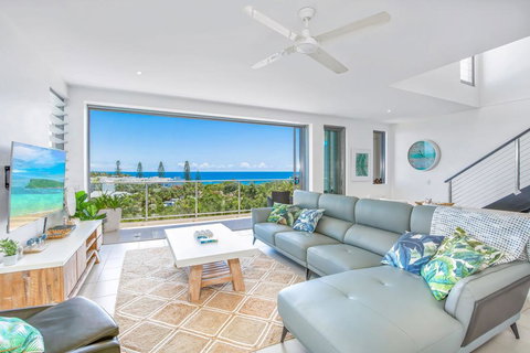 Unit 6 Rainbow Sea - Rainbow Beach, Amazing Ocean Views, Aircon, Wi-Fi, Pool, Walk To Beach - Holiday Sunshine Coast 0