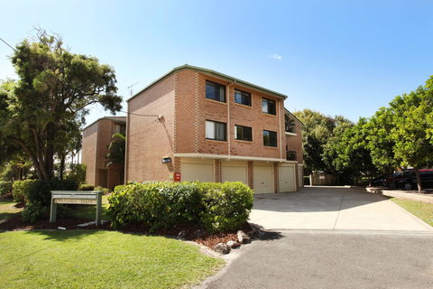 Unit 7, Belander Court, 34 Perry Street Coolum Beach, AIR CONDITIONED, 400 BOND, LINEN SUPPLIED - Holiday Sunshine Coast 0