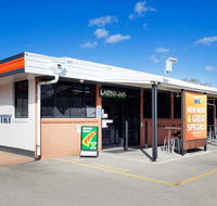 Upper Ross Hotel - Holiday Sunshine Coast