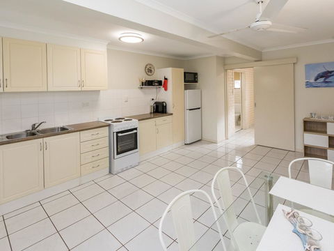 Upstairs And Downstairs - 81 Denman Camp Rd - Sunshine Coast Tourism 3