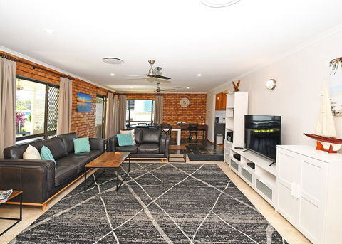 Urangan Harbour Bungalow - Sunshine Coast Tourism 3