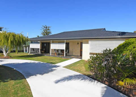 Urangan Harbour Bungalow - Sunshine Coast Tourism 0