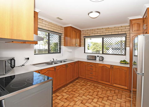 Urangan Harbour Bungalow - Sunshine Coast Tourism 2