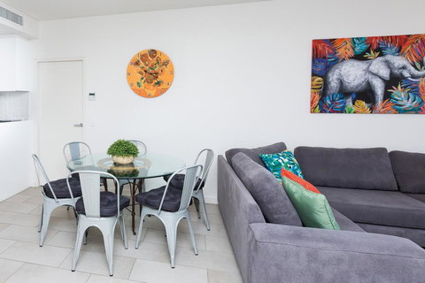 Urban Jungle! Executive Apartment In Heart Of CBD - Sunshine Coast Tourism 2