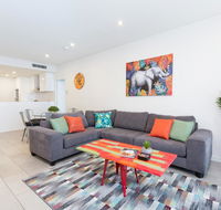 Urban Jungle Executive Apartment in Heart of CBD - Holiday Sunshine Coast