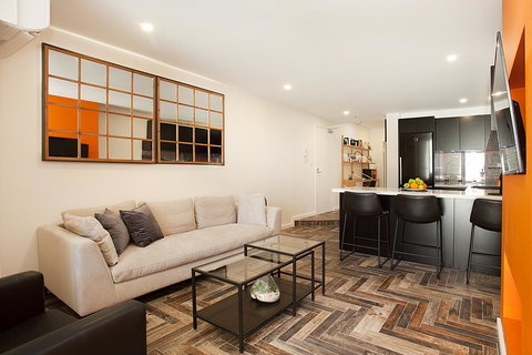 Urban Rest - Young St - Holiday Sunshine Coast 0