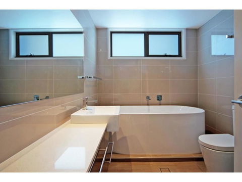 Utopia Apartment - Sunshine Coast Tourism 2