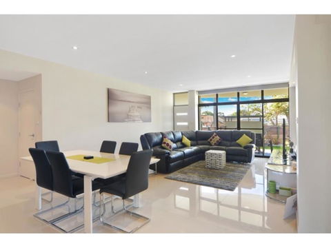 Utopia Apartment - Sunshine Coast Tourism 1