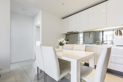 UWS Madison Melbourne CBD Apartment - Holiday Sunshine Coast 3