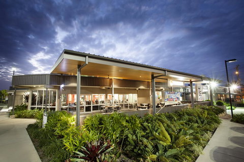 Vale Hotel - Sunshine Coast Tourism 0