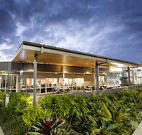 Vale Hotel - Holiday Sunshine Coast
