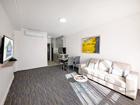 Value Suites Penrith - Holiday Sunshine Coast 1