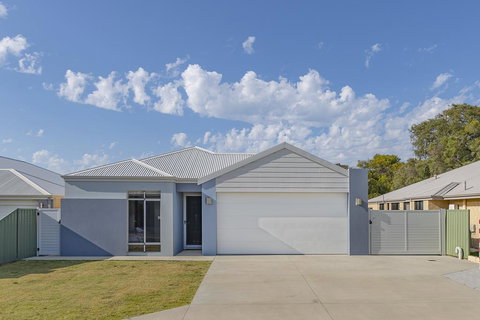 Vasse Manor - Holiday Sunshine Coast 1