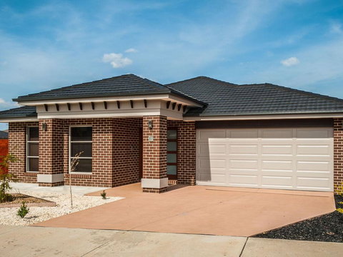 Valencia - Sunshine Coast Tourism 2