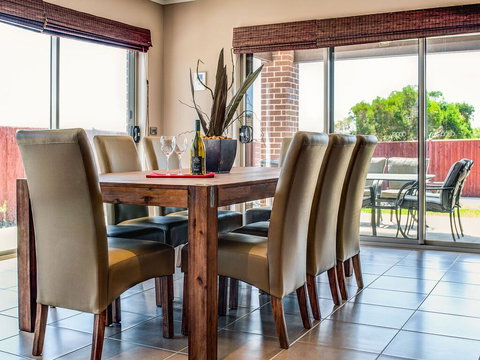 Valencia - Sunshine Coast Tourism 1