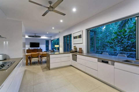 Veldree Palm Cove Rainforest Views,Privacy,Close To The Beach And Restaurants - Holiday Sunshine Coast 2