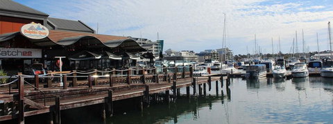 Venetian Canal 1 Bedroom Apartment - Sunshine Coast Tourism 1