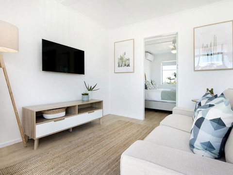 Ventura Beach Motel - 1 Bedroom - Holiday Sunshine Coast 0