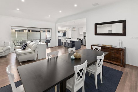 Vasse Manor - Sunshine Coast Tourism 0