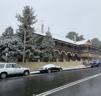 Victoria Albert Guest House Bar Cafe and Restaurant - Sunshine Coast Tourism