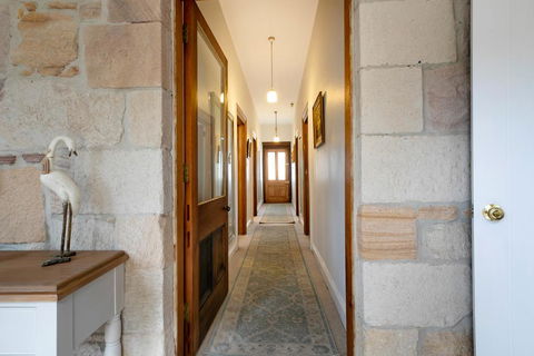 Victoria Cottage - Sunshine Coast Tourism 3