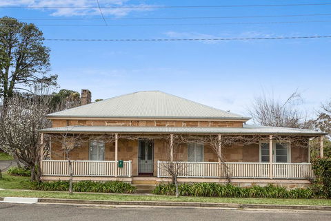 Victoria Cottage - Sunshine Coast Tourism 0