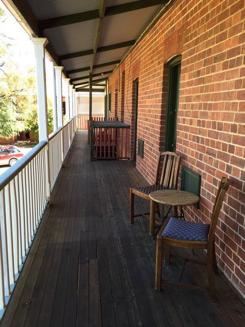 Victoria Hotel Rutherglen - Sunshine Coast Tourism 3