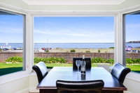 Victor Harbor Beachfront Bliss  WiFi