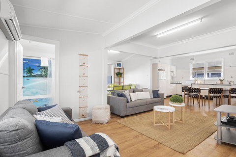 Victoria Parade, 29B - Sunshine Coast Tourism 2