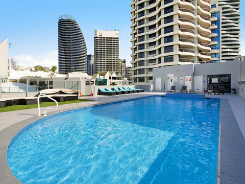 Victoria Square 2 Bed Ocean View Broadbeach - Holiday Sunshine Coast 3