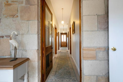 Victoria Cottage - Sunshine Coast Tourism 3