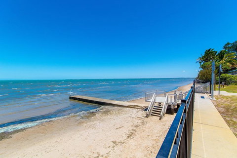 Views, Pool, Air Conditioning - Karoonda Sands Welsby Pde, Bongaree - Sunshine Coast Tourism 3