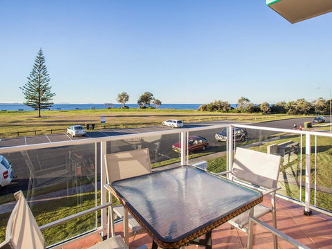 Villa Bianca 10 Opposite The Tanks - Sunshine Coast Tourism 2