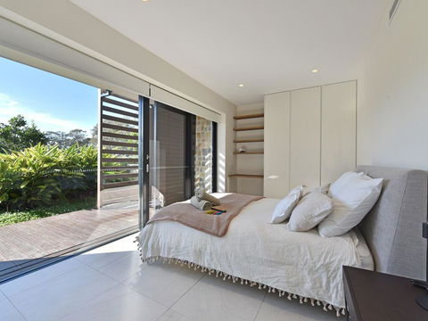 Villa Catania Waterside At Trinity Point - Sunshine Coast Tourism 1