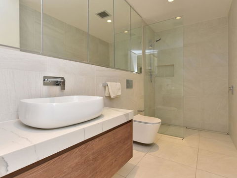 Villa Catania Waterside At Trinity Point - Sunshine Coast Tourism 3