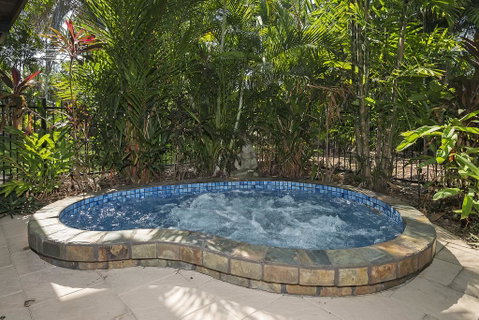 Villa Frangipani - Sunshine Coast Tourism 1