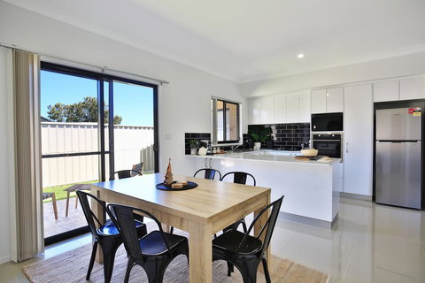 Villa Mare @ Culburra - 4 Mins To Beach - Sunshine Coast Tourism 2