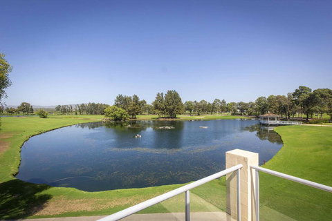 Villa On The Green - Holiday Sunshine Coast 1