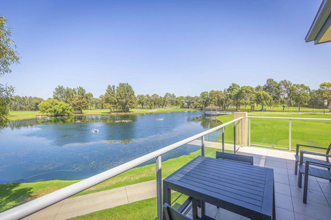 Villa On The Green - Holiday Sunshine Coast 2