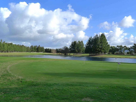 Villa On The Green - Holiday Sunshine Coast 3